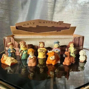 vintage Nativity Scene Collection 11 Adorable Resin Pieces  ca 1980s